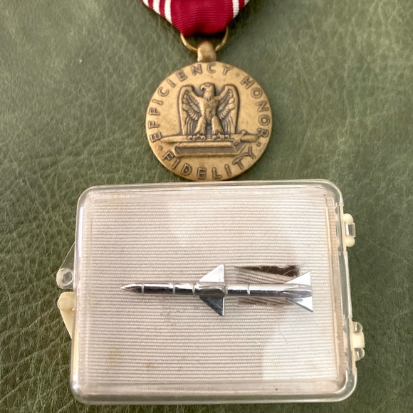 “Symbols of Security” presentation tie clasp,  Polaris Missile System (Awarded) - Picture 1 of 11